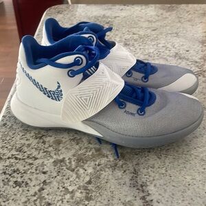 Kyrie flytrap 3 basketball shoes 7.5
